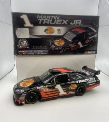 Bajo Action Nascar #1 Martin Truex Jr. Pro Shops 2008 Impala SS 1:24 diecast Foto 1 de 3