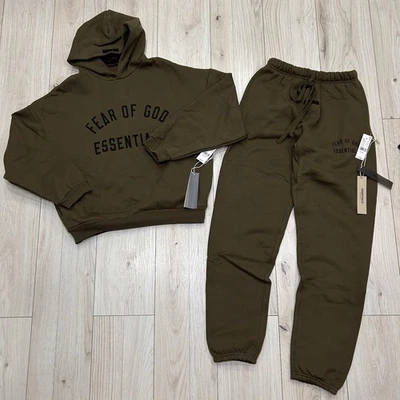 Fear of God Essentials Conjunto Sudadera con Capucha + Pantalones de Sudadera XS Marrón Oliva Foto 1 de 4