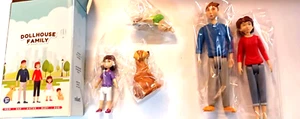 Mil millones de casas de muñecas familia - mamá, papá, hija, bebé y perro - ¡Totalmente nuevo! - Imagen 1 de 4