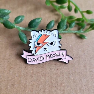 David Bowie Katze Emaille Pin Abzeichen - David Meowie Ziggy Stardust Metall Pin Geschenk - Bild 1 von 1
