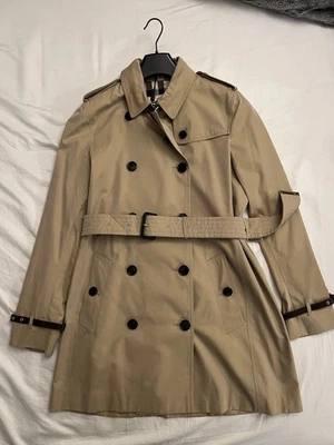Nueva gabardina Burberry Heritage Kensington Mid, miel, talla US 10 EU 44 Foto 1 de 4