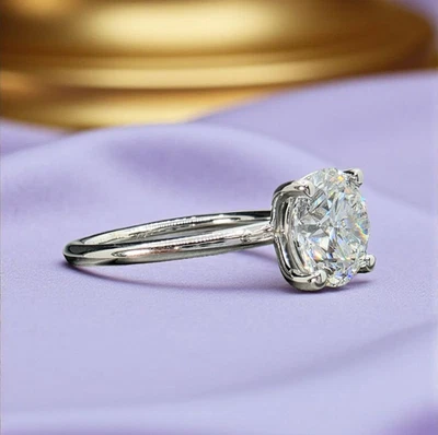 Anillo de compromiso redondo de diamantes cultivados en laboratorio de 2,00 quilates F VS2 de oro blanco de 14 k certificado IGI Foto 1 de 4