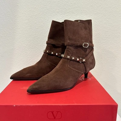 Botines de gamuza con arnés Rockstud Valentino Garavani en marrón, talla 37, nuevos en caja Foto 1 de 4