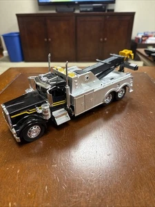 Custom Kenworth Tow Truck 1:32 New Ray - Picture 1 of 2