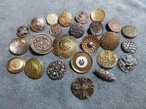 25 Vintage Antique Metal & Pierced Picture Buttons FLOWERS - Picture 1 of 15