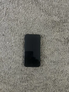 Locked iPhone With Boost In Mint Conditions - Afbeelding 1 van 3
