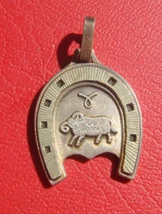 Colgante Aries del Zodiaco De Colección - Dije de Herradura de la Suerte con Símbolo de Carnero - Imagen 1 de 24