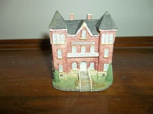 LIBERTY FALLS COURTHOUSE BY INTERNATIONAL RESOURCING SERVICES 1993 - Picture 1 of 2