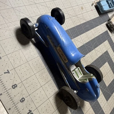 PLÁSTICOS PROCESADOS ​​DE COLECCIÓN TEMPRANA "500 ESPECIAL" CORREDOR DE PLÁSTICO ROJO CON DRIVER AZUL Foto 1 de 4