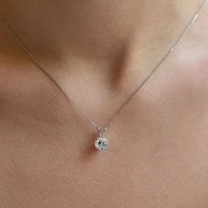 Colgante solitario natural de diamantes de 3/4 quilates redondo D/VS1 oro blanco de 14 k - Imagen 1 de 2