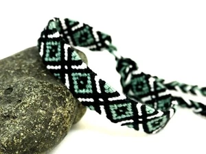 Mix de Pulseras en hilos macramé artesanales y únicas. Pulseras de colores. - Imagen 1 de 20