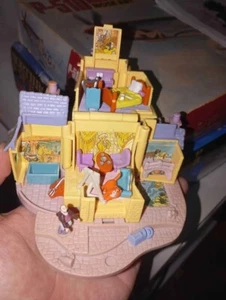 Vintage Disney Tiny Collection Bluebird Polly Pocket ARISTOCATS CHATEAU 2 Figure - Picture 1 of 6