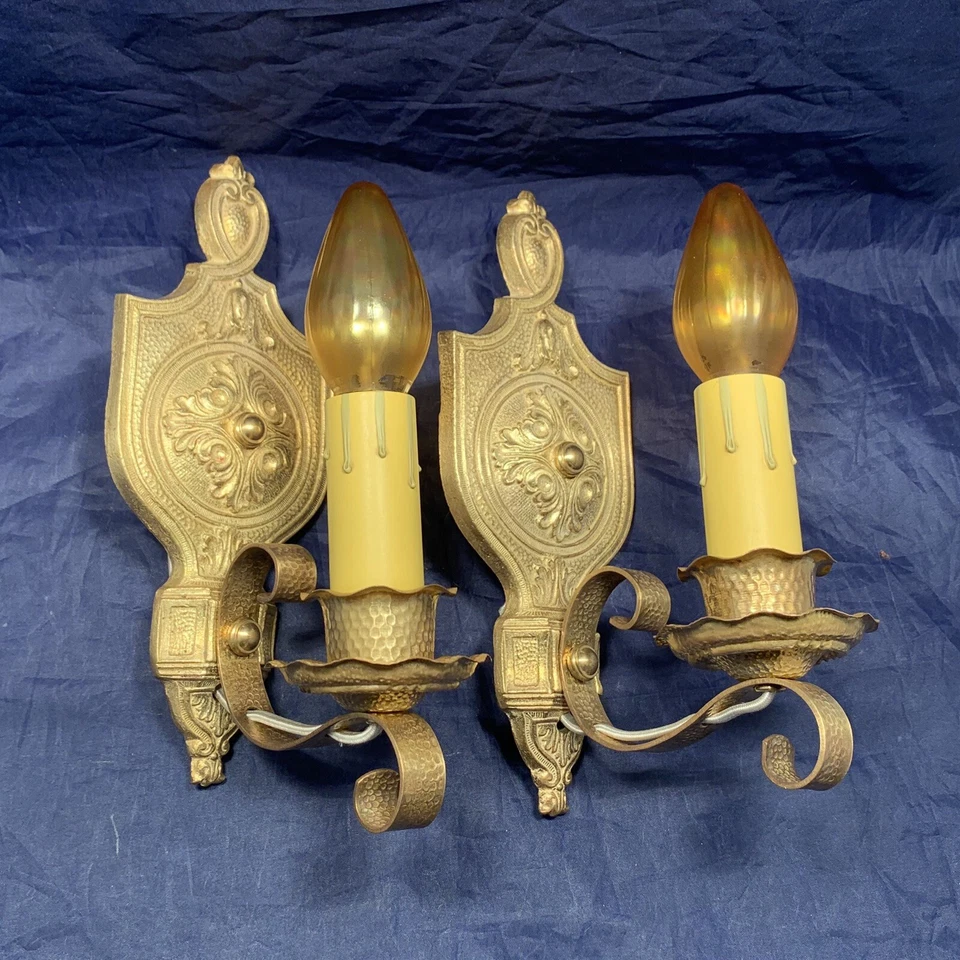 Par de apliques de latón antiguos de calidad martillados Mission Arts & Crafts 94F Foto 1 de 4