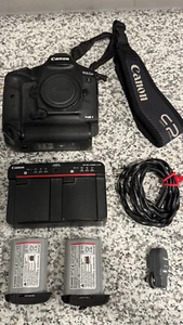 Canon EOS-1D X Mark II 20.1 MP Digital SLR Camera Body and Extras - Picture 1 of 9