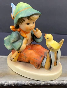 Estatuilla de porcelana alemana Hummel Goebel #63 lección de canto TMK5 - Imagen 1 de 8