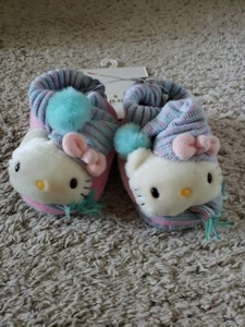 NWT Hello Kitty Girls Multicolored Printed Slippers Youth Girls Size 5/6 Saniro - Picture 1 of 5