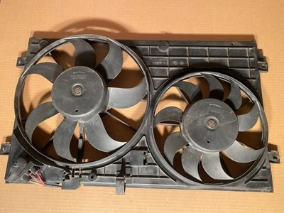Ventilador de radiador con cubierta OEM usado Volkswagen Passat Golf Jetta EOS Foto 1 de 4