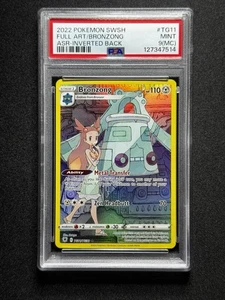 PSA 9 MC Pokemon Bronzong #TG11 Radianza Astrale FA RETRO INVERTITO + DISALLINEAMENTO! - Foto 1 di 2