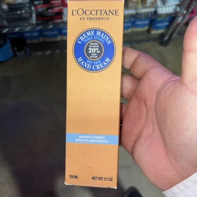Crema de manos para piel seca L'OCCITANE con 20 % manteca de karité 150 ml/5,1 oz nueva en caja Foto 1 de 4