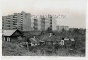 1968 Press Photo Old homes being torn down to make way for new parks in Siberia. - Picture 1 of 2