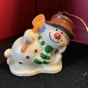 Muñeco de nieve relajante. Adorno de Navidad de cerámica pintado a mano. Ver descripción-A3 - Imagen 1 de 5
