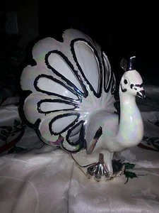 Vintage ~ handbemalt ~ Keramik Pfau ~ irisierend weiß & gold ~ 10,5" hoch - Bild 1 von 10