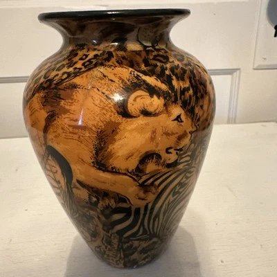 Jarrón estampado animal africano aprox. Aprox. "7"" de alto 4,5"" de ancho" Foto 1 de 4
