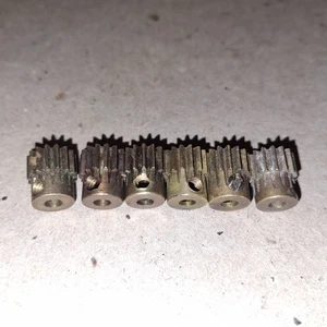 6 X #26C ORIGINAL BRASS MECCANO 15 TEETH PINION - Imagen 1 de 2