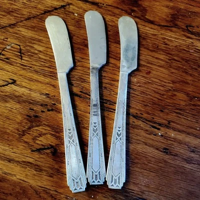 Medalha da Amizade Oneida Community Tudor Plate 1932 Facas de Manteiga de Cabo Plano - Imagem 1 de 4