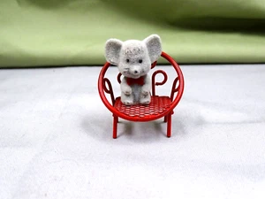 Vintage Russ and Berrie Mouse sitting in a chair Made in Taiwan Good Condition - Picture 1 of 4