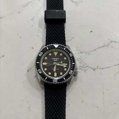 Reloj deportivo negro para hombre Seiko 5 - SRPD95 Foto 1 de 4