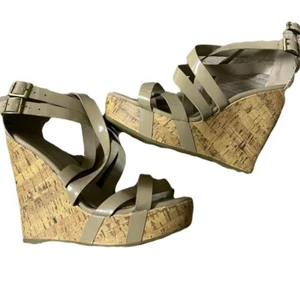 Cathy Jean Women’s Tan Shiny Criss Cross Strappy Sandal Cork Wedge Heel size 8.5 - Picture 1 of 12