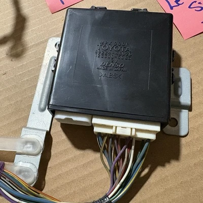 Unidad de módulo de red multiplexado trasero izquierdo Lexus RX300 1999-2003 OEM 89224-48020 Foto 1 de 4