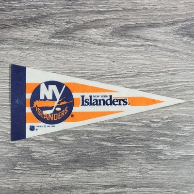 Vintage 1989 New York Islanders Mini Pennant NHL Hockey 9" x 4” Felt Banner Flag - Image 1 of 4