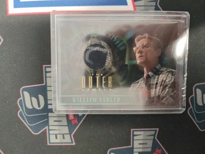 1995 THE OUTER LIMITS WILLIAM SADLER COSTUME MATERIAL CARD - Image 1 of 2
