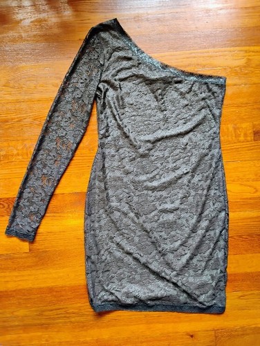 UNDERCOVER Moda International (Victoria's Secret) bellissimo abito in pizzo monospalla! Taglia M