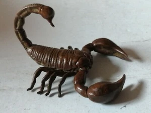 antico supporto statua scorpione massiccio intagliato a mano rame rosso per coperchio teiera arte - Foto 1 di 12