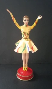 De colección Radio City Falda Giratoria Iluminada Cohetes Muñeca Estatuilla Juguete - Imagen 1 de 16