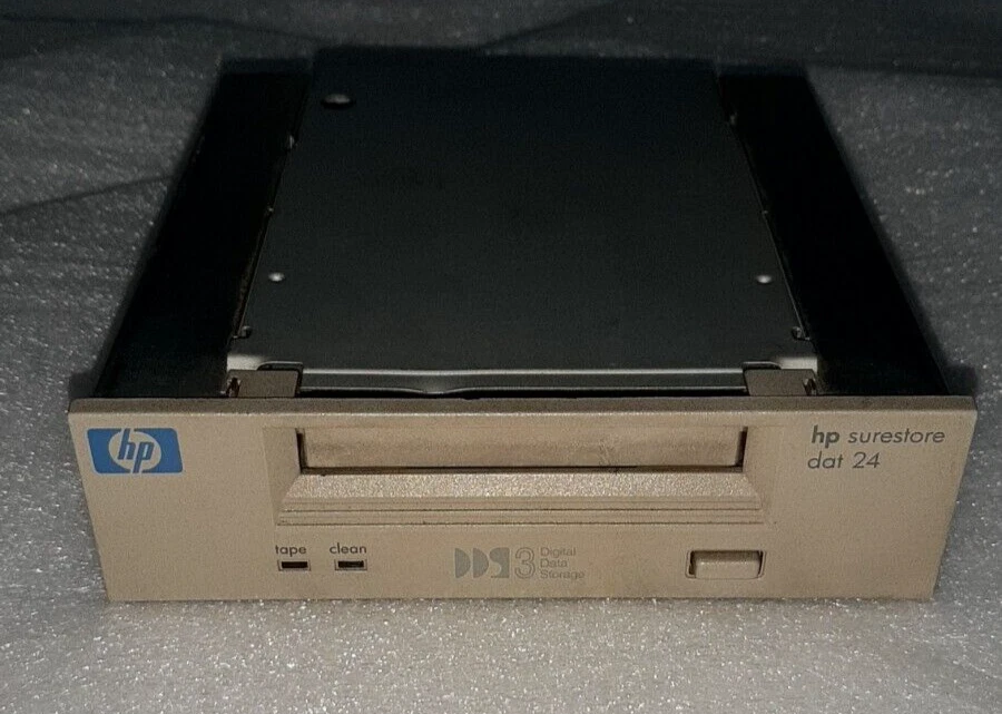 Digital Data Storage DDS 3 HP Surestore DAT 24 C1555 per server - Immagine 1 di 4
