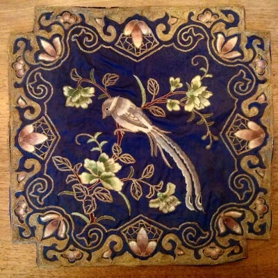 ~ China - Antique Chinese Silk Embroidery Square  - Late Qing / Early Republic - Image 1 of 3