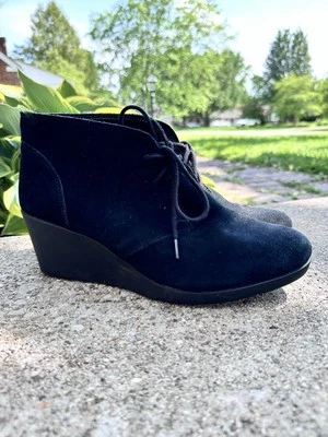 Crocs Botas Mujer 9.5 Leigh Tacón de Cuña Botines Negro Gamuza 203419 Foto 1 de 4