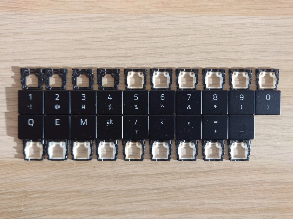 Razer Blade 14" 2022 Single Keycap with Hinge from EN Intl Keyboard Layout - Image 1 of 1