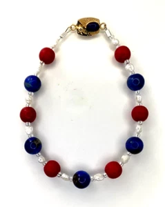 Armband mit roten, weißen und blauen Edelsteinen - Bild 1 von 3