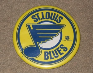 VINTAGE 1978/79 - 1983/84 ST. LOUIS BLUES ☆RARE☆ 3 1/2" NHL HOCKEY PIN BUTTON - Picture 1 of 1