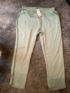 BNWT Boohoo Tipped Edge Jogger Green Size 16 - Picture 1 of 1