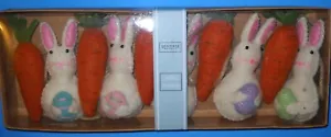 BEGONIA MARKET 6 FUSS OSTERHASE & KAROTTENGIRLANDE NEU IM KARTON - Bild 1 von 3