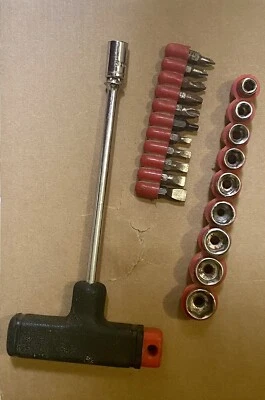 Set chiave a “T” cacciavite/bussola + 11 ins. a taglio/croce/torx + 9 ins. buss. - Immagine 1 di 4