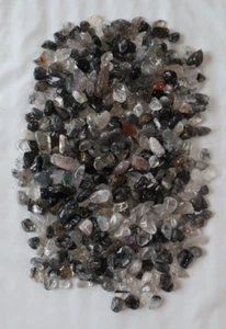 TURMALINA NEGRA EN VIRUTAS DE CUARZO 103,6 GRAMOS - Imagen 1 de 4