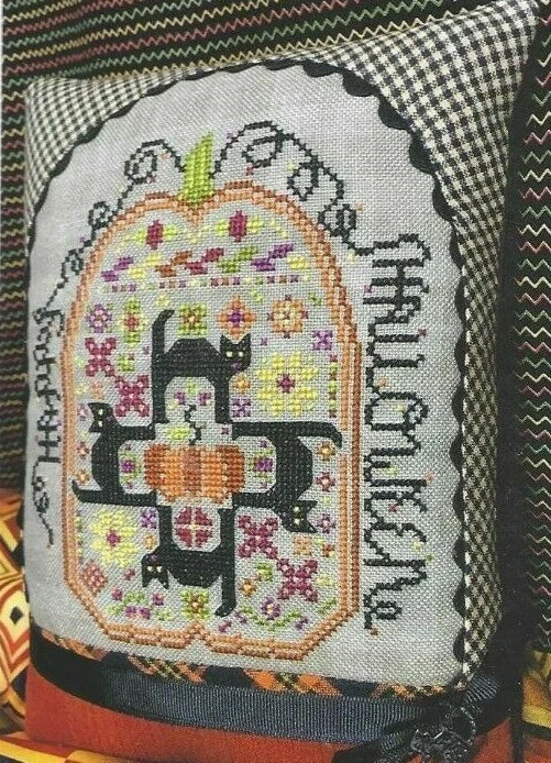 КОШКИ НА ТЫКВЕ--Хэллоуин--4 черные кошки-цветы счетным крестом узор - Изображение 1 из 1