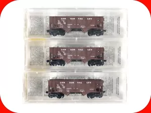 N Scale ***LEHIGH VALLEY*** 33' Twin-Bay Coal Hopper 3-Pack - Micro Trains 57032 - Picture 1 of 4